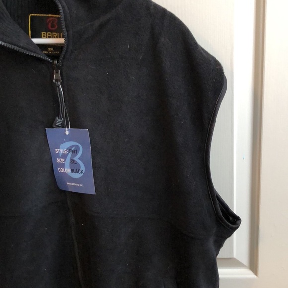 Baru sports.    Size 3XL.  Black Vest.  (Man) - Picture 3 of 12